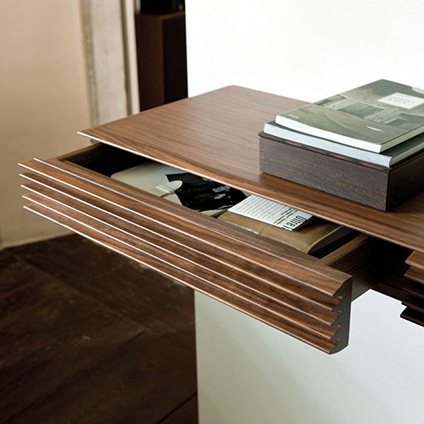 Lineas Shelf by Porada